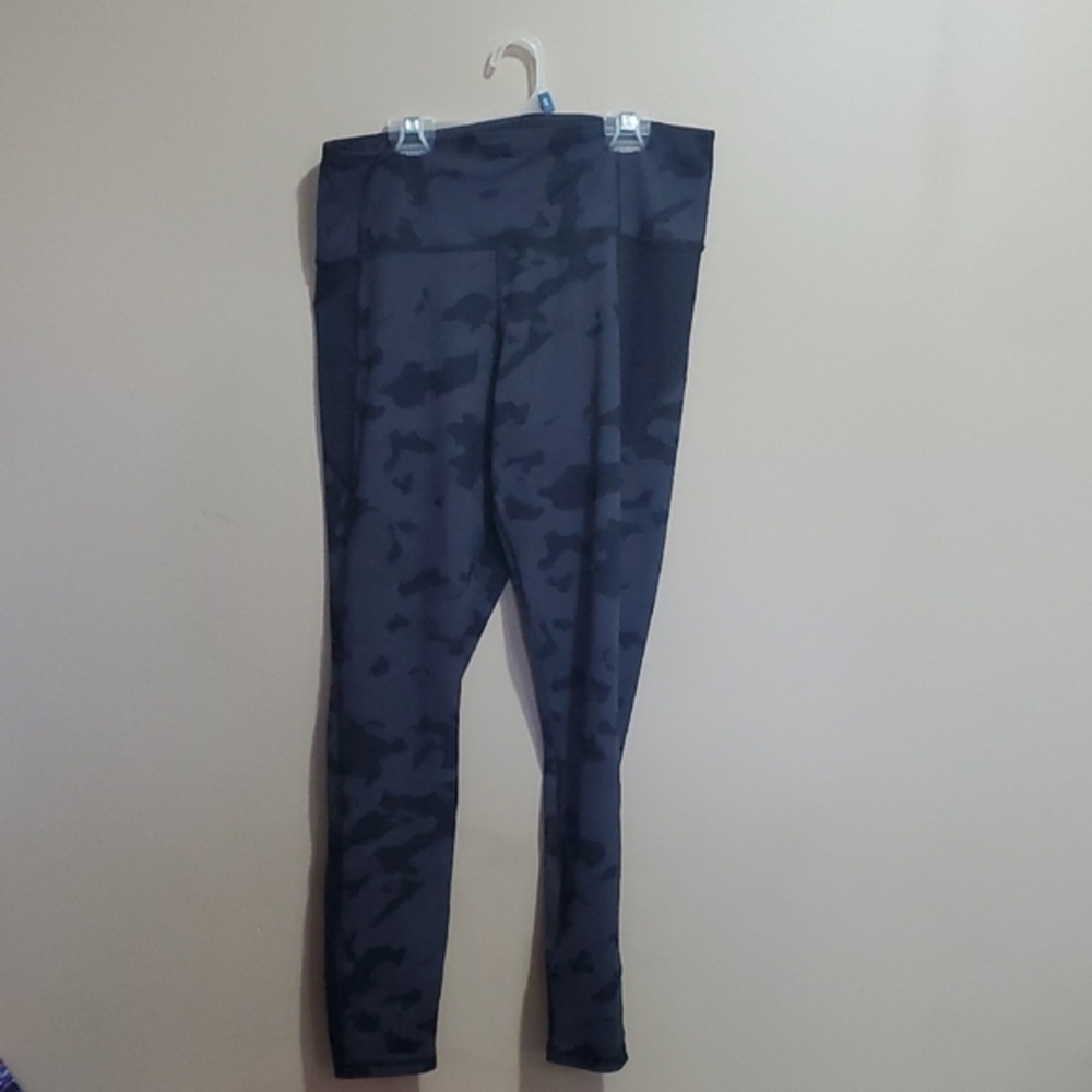 Under Armour Black Camouflage Leggings Size Large